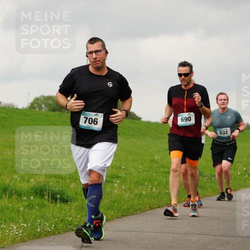05.05.2024 - 7. Wedeler Halbmarathon Fuchs,  Jonas http://msf.ph/oto/6234172 05.05.2024 11:18:45 Laufen 706, 690, 532 meine-sportfotos.de