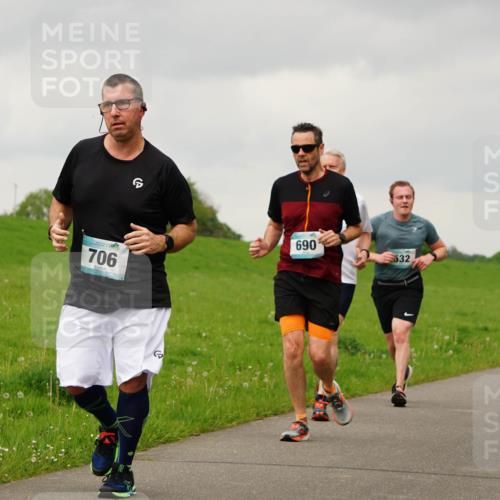05.05.2024 - 7. Wedeler Halbmarathon Fuchs,  Jonas http://msf.ph/oto/6234174 05.05.2024 11:18:45 Laufen 706, 690, 532 meine-sportfotos.de