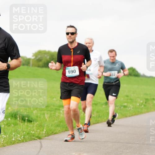 05.05.2024 - 7. Wedeler Halbmarathon Fuchs,  Jonas http://msf.ph/oto/6234182 05.05.2024 11:18:46 Laufen 706, 690, 66 meine-sportfotos.de