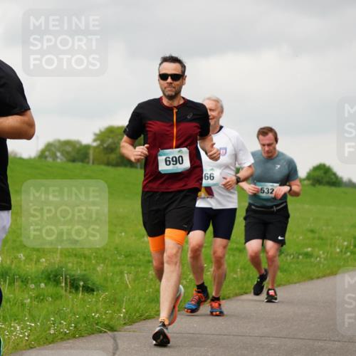 05.05.2024 - 7. Wedeler Halbmarathon Fuchs,  Jonas http://msf.ph/oto/6234184 05.05.2024 11:18:46 Laufen 706, 9, 690, 66, 532 meine-sportfotos.de
