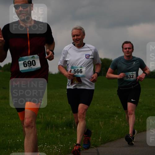 05.05.2024 - 7. Wedeler Halbmarathon Fuchs,  Jonas http://msf.ph/oto/6234198 05.05.2024 11:18:47 Laufen 690, 566, 532 meine-sportfotos.de
