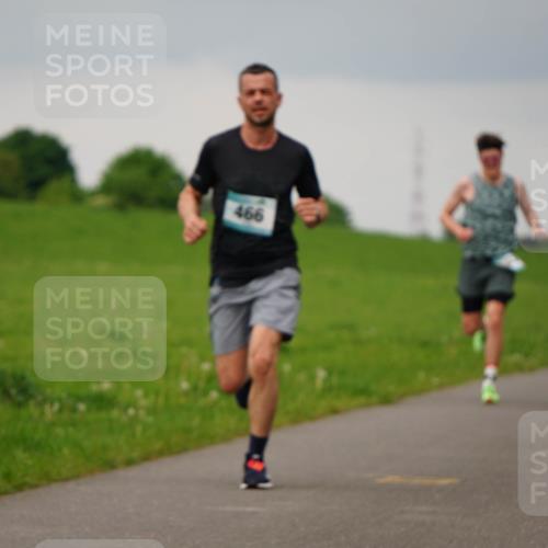 05.05.2024 - 7. Wedeler Halbmarathon Fuchs,  Jonas http://msf.ph/oto/6234229 05.05.2024 11:18:54 Laufen 466 meine-sportfotos.de