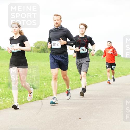 05.05.2024 - 7. Wedeler Halbmarathon Fuchs,  Jonas http://msf.ph/oto/6234291 05.05.2024 11:19:10 Laufen 812, 786, 530 meine-sportfotos.de