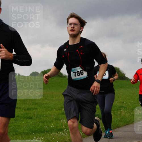 05.05.2024 - 7. Wedeler Halbmarathon Fuchs,  Jonas http://msf.ph/oto/6234296 05.05.2024 11:19:12 Laufen 812, 786, 2, 530 meine-sportfotos.de