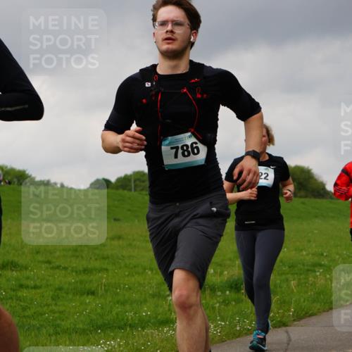 05.05.2024 - 7. Wedeler Halbmarathon Fuchs,  Jonas http://msf.ph/oto/6234298 05.05.2024 11:19:13 Laufen 12, 786, 22, 530 meine-sportfotos.de