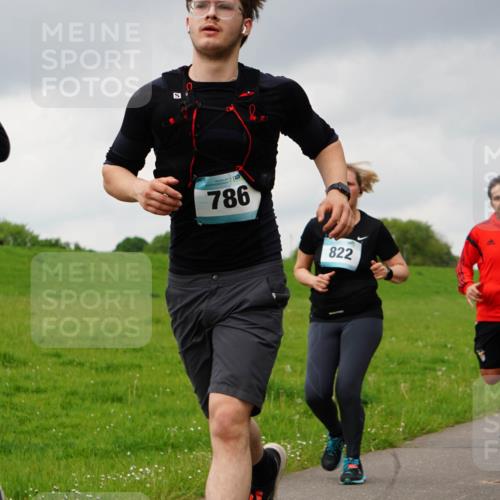 05.05.2024 - 7. Wedeler Halbmarathon Fuchs,  Jonas http://msf.ph/oto/6234299 05.05.2024 11:19:13 Laufen 786, 822, 530 meine-sportfotos.de
