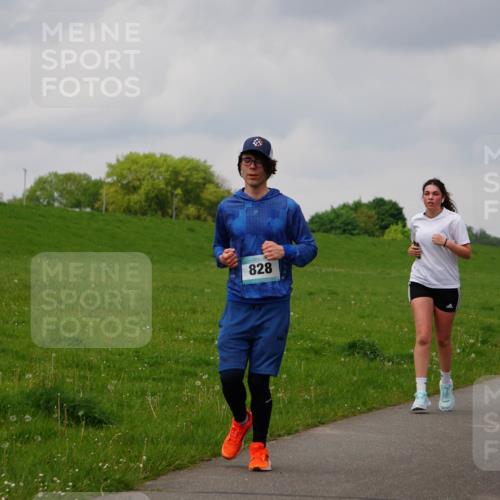 05.05.2024 - 7. Wedeler Halbmarathon Fuchs,  Jonas http://msf.ph/oto/6234382 05.05.2024 11:19:49 Laufen 828, 368 meine-sportfotos.de