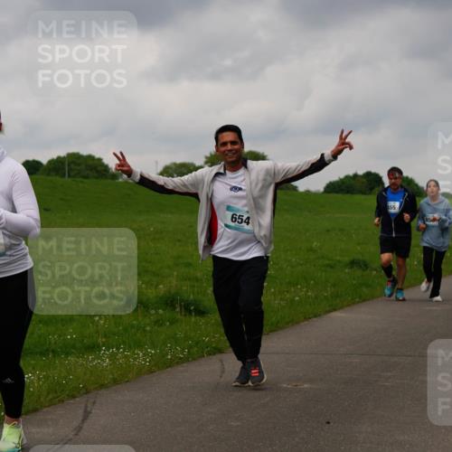 05.05.2024 - 7. Wedeler Halbmarathon Fuchs,  Jonas http://msf.ph/oto/6234577 05.05.2024 11:20:36 Laufen 560, 654, 55 meine-sportfotos.de