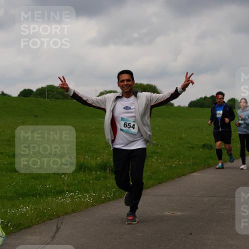 05.05.2024 - 7. Wedeler Halbmarathon Fuchs,  Jonas http://msf.ph/oto/6234579 05.05.2024 11:20:36 Laufen 560, 654, 355 meine-sportfotos.de