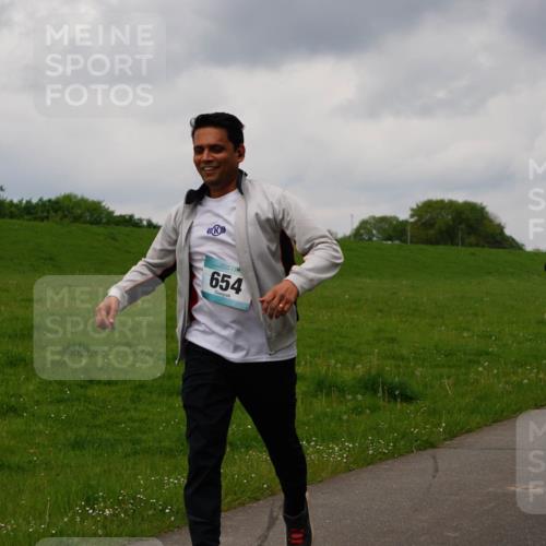 05.05.2024 - 7. Wedeler Halbmarathon Fuchs,  Jonas http://msf.ph/oto/6234582 05.05.2024 11:20:37 Laufen 654, 855, 856 meine-sportfotos.de