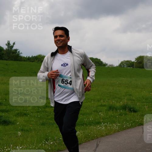 05.05.2024 - 7. Wedeler Halbmarathon Fuchs,  Jonas http://msf.ph/oto/6234584 05.05.2024 11:20:37 Laufen 654, 355 meine-sportfotos.de