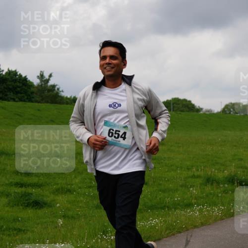 05.05.2024 - 7. Wedeler Halbmarathon Fuchs,  Jonas http://msf.ph/oto/6234585 05.05.2024 11:20:37 Laufen 654 meine-sportfotos.de