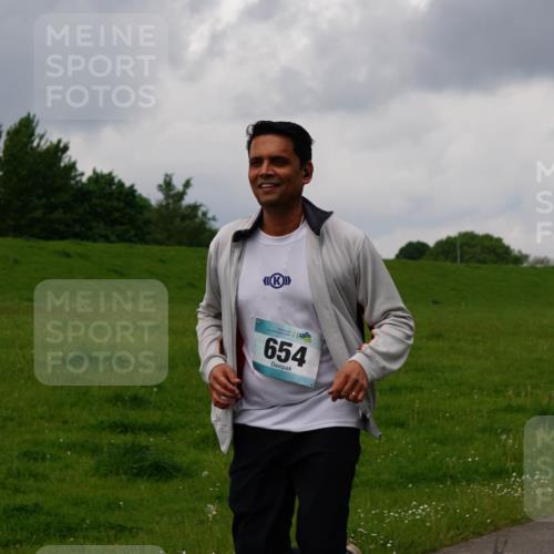 05.05.2024 - 7. Wedeler Halbmarathon Fuchs,  Jonas http://msf.ph/oto/6234586 05.05.2024 11:20:37 Laufen 7, 56, 654 meine-sportfotos.de