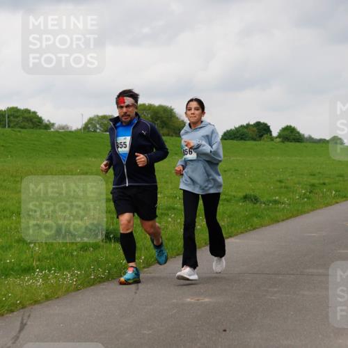 05.05.2024 - 7. Wedeler Halbmarathon Fuchs,  Jonas http://msf.ph/oto/6234590 05.05.2024 11:20:39 Laufen 855, 856 meine-sportfotos.de