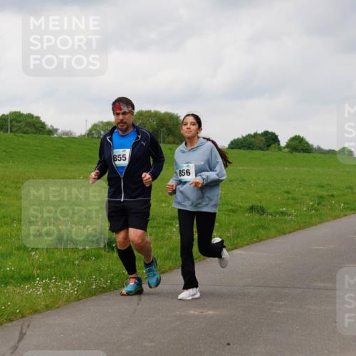 05.05.2024 - 7. Wedeler Halbmarathon Fuchs,  Jonas http://msf.ph/oto/6234591 05.05.2024 11:20:39 Laufen 855, 856 meine-sportfotos.de