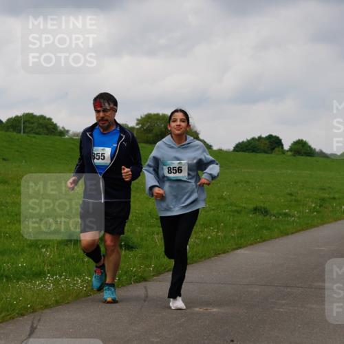 05.05.2024 - 7. Wedeler Halbmarathon Fuchs,  Jonas http://msf.ph/oto/6234594 05.05.2024 11:20:39 Laufen 855, 856 meine-sportfotos.de