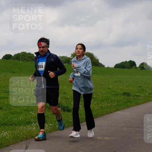 05.05.2024 - 7. Wedeler Halbmarathon Fuchs,  Jonas http://msf.ph/oto/6234596 05.05.2024 11:20:40 Laufen 855, 856 meine-sportfotos.de