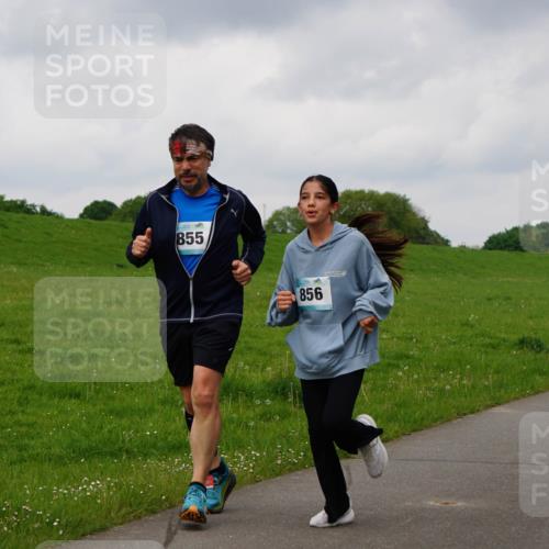 05.05.2024 - 7. Wedeler Halbmarathon Fuchs,  Jonas http://msf.ph/oto/6234598 05.05.2024 11:20:40 Laufen 855, 856 meine-sportfotos.de