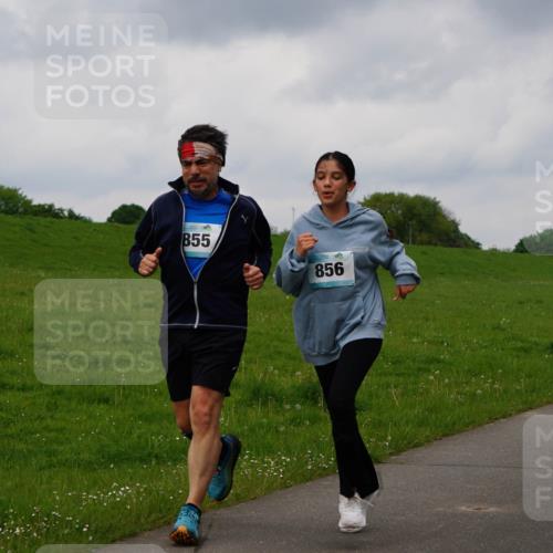 05.05.2024 - 7. Wedeler Halbmarathon Fuchs,  Jonas http://msf.ph/oto/6234599 05.05.2024 11:20:40 Laufen 855, 856 meine-sportfotos.de