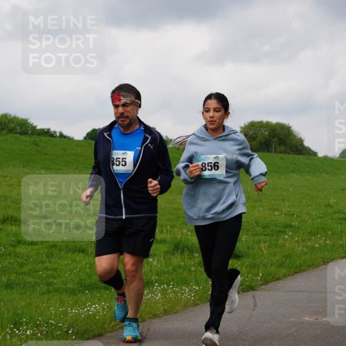 05.05.2024 - 7. Wedeler Halbmarathon Fuchs,  Jonas http://msf.ph/oto/6234600 05.05.2024 11:20:40 Laufen 3855, 856 meine-sportfotos.de
