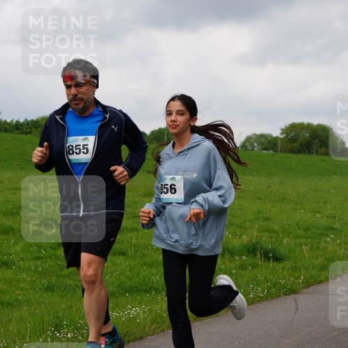 05.05.2024 - 7. Wedeler Halbmarathon Fuchs,  Jonas http://msf.ph/oto/6234604 05.05.2024 11:20:40 Laufen 855, 856 meine-sportfotos.de