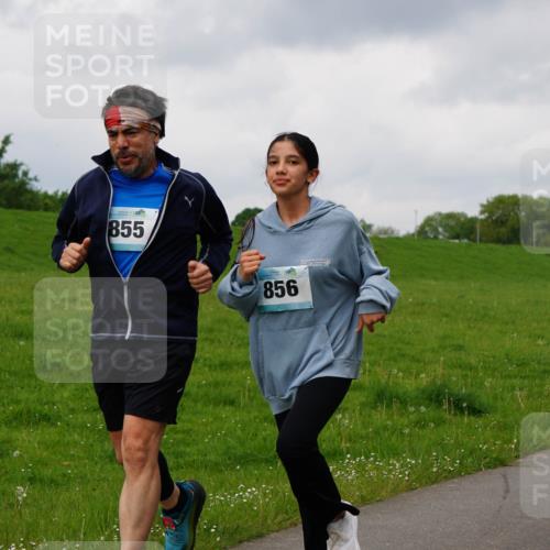 05.05.2024 - 7. Wedeler Halbmarathon Fuchs,  Jonas http://msf.ph/oto/6234605 05.05.2024 11:20:41 Laufen 855, 856 meine-sportfotos.de