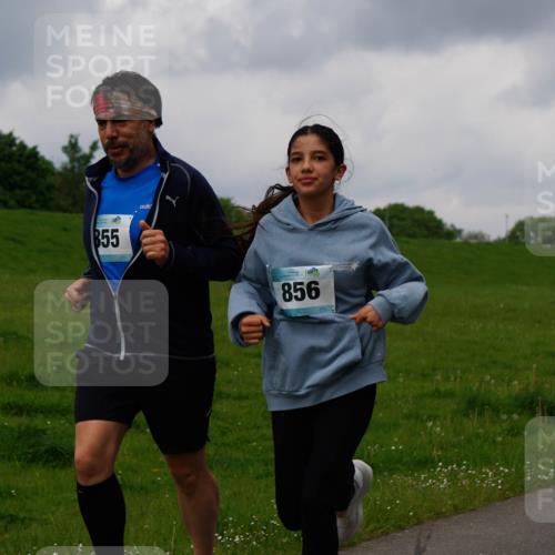 05.05.2024 - 7. Wedeler Halbmarathon Fuchs,  Jonas http://msf.ph/oto/6234607 05.05.2024 11:20:41 Laufen 855, 856 meine-sportfotos.de