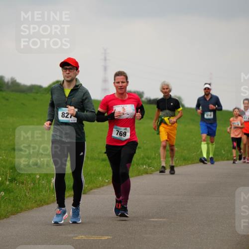 05.05.2024 - 7. Wedeler Halbmarathon Fuchs,  Jonas http://msf.ph/oto/6234623 05.05.2024 11:20:45 Laufen 827, 115, 769, 910, 494 meine-sportfotos.de