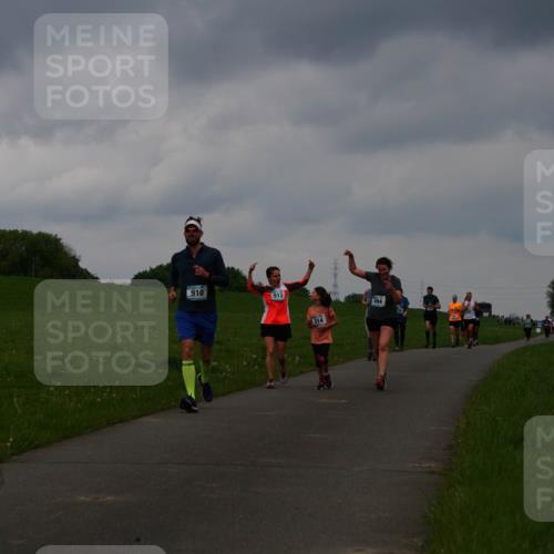 05.05.2024 - 7. Wedeler Halbmarathon Fuchs,  Jonas http://msf.ph/oto/6234672 05.05.2024 11:20:59 Laufen 910, 513, 494, 494, 514 meine-sportfotos.de