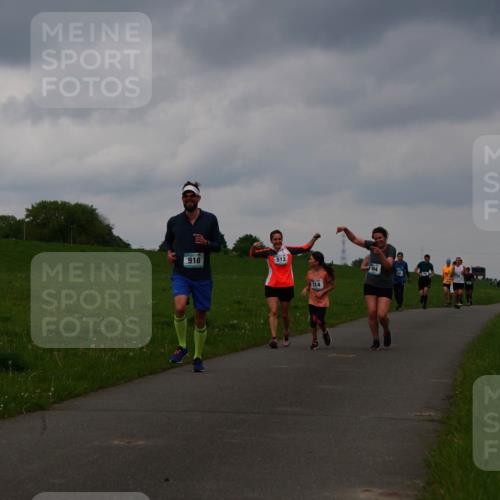 05.05.2024 - 7. Wedeler Halbmarathon Fuchs,  Jonas http://msf.ph/oto/6234677 05.05.2024 11:20:59 Laufen 910, 513, 514, 494 meine-sportfotos.de