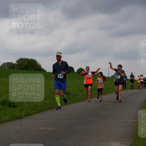 05.05.2024 - 7. Wedeler Halbmarathon Fuchs,  Jonas http://msf.ph/oto/6234679 05.05.2024 11:21:00 Laufen 910, 513, 514, 494 meine-sportfotos.de