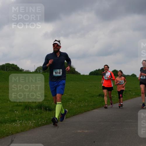 05.05.2024 - 7. Wedeler Halbmarathon Fuchs,  Jonas http://msf.ph/oto/6234687 05.05.2024 11:21:01 Laufen 910, 51, 514, 494 meine-sportfotos.de
