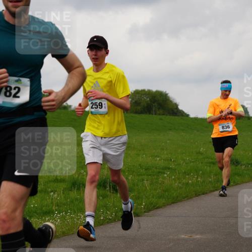 05.05.2024 - 7. Wedeler Halbmarathon Fuchs,  Jonas http://msf.ph/oto/6234752 05.05.2024 11:21:15 Laufen 782, 881, 259, 836, 420 meine-sportfotos.de