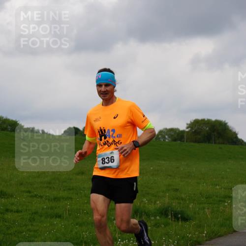05.05.2024 - 7. Wedeler Halbmarathon Fuchs,  Jonas http://msf.ph/oto/6234764 05.05.2024 11:21:17 Laufen 42, 836, 420 meine-sportfotos.de
