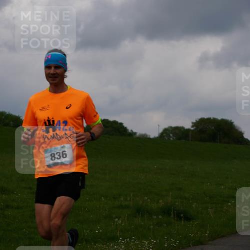05.05.2024 - 7. Wedeler Halbmarathon Fuchs,  Jonas http://msf.ph/oto/6234767 05.05.2024 11:21:18 Laufen 42, 836, 420 meine-sportfotos.de
