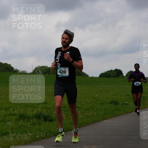 05.05.2024 - 7. Wedeler Halbmarathon Fuchs,  Jonas http://msf.ph/oto/6234771 05.05.2024 11:21:19 Laufen 420, 438 meine-sportfotos.de