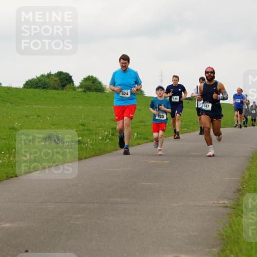 05.05.2024 - 7. Wedeler Halbmarathon Fuchs,  Jonas http://msf.ph/oto/6234984 05.05.2024 11:22:11 Laufen 824, 825, 140, 147 meine-sportfotos.de