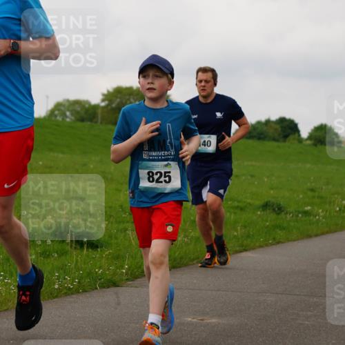 05.05.2024 - 7. Wedeler Halbmarathon Fuchs,  Jonas http://msf.ph/oto/6235011 05.05.2024 11:22:17 Laufen 824, 19, 825, 40, 260 meine-sportfotos.de