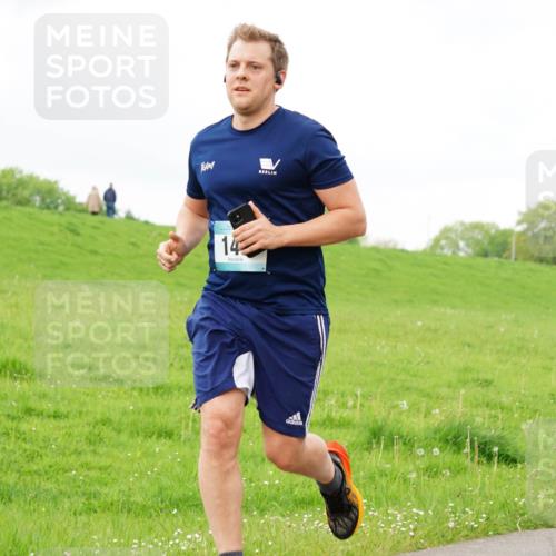 05.05.2024 - 7. Wedeler Halbmarathon Fuchs,  Jonas http://msf.ph/oto/6235018 05.05.2024 11:22:19 Laufen 14 meine-sportfotos.de
