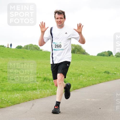 05.05.2024 - 7. Wedeler Halbmarathon Fuchs,  Jonas http://msf.ph/oto/6235024 05.05.2024 11:22:22 Laufen 260, 529 meine-sportfotos.de