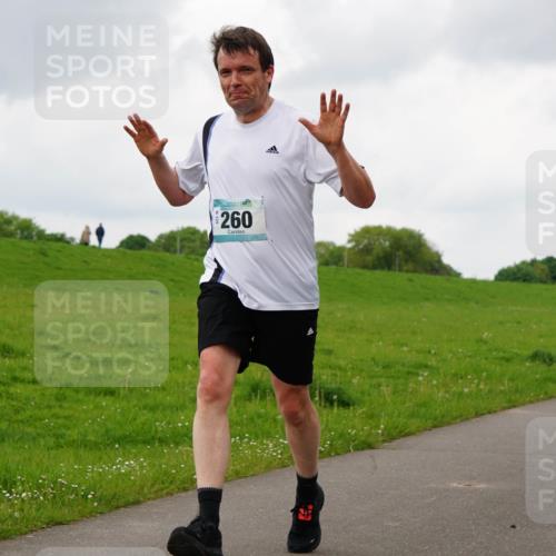 05.05.2024 - 7. Wedeler Halbmarathon Fuchs,  Jonas http://msf.ph/oto/6235026 05.05.2024 11:22:22 Laufen 260, 529, 860 meine-sportfotos.de