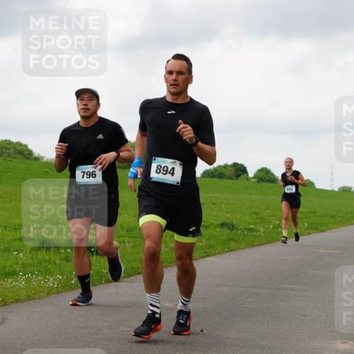 05.05.2024 - 7. Wedeler Halbmarathon Fuchs,  Jonas http://msf.ph/oto/6235151 05.05.2024 11:22:53 Laufen 796, 894, 804 meine-sportfotos.de