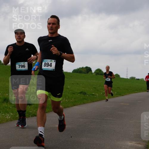 05.05.2024 - 7. Wedeler Halbmarathon Fuchs,  Jonas http://msf.ph/oto/6235152 05.05.2024 11:22:53 Laufen 894, 796 meine-sportfotos.de