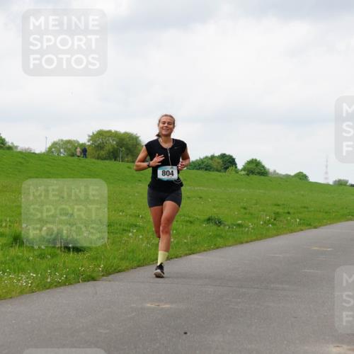 05.05.2024 - 7. Wedeler Halbmarathon Fuchs,  Jonas http://msf.ph/oto/6235166 05.05.2024 11:22:56 Laufen 804 meine-sportfotos.de