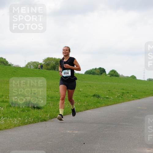 05.05.2024 - 7. Wedeler Halbmarathon Fuchs,  Jonas http://msf.ph/oto/6235168 05.05.2024 11:22:56 Laufen 804 meine-sportfotos.de