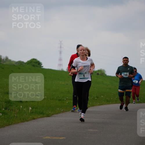 05.05.2024 - 7. Wedeler Halbmarathon Fuchs,  Jonas http://msf.ph/oto/6235171 05.05.2024 11:22:59 Laufen 749, 118 meine-sportfotos.de