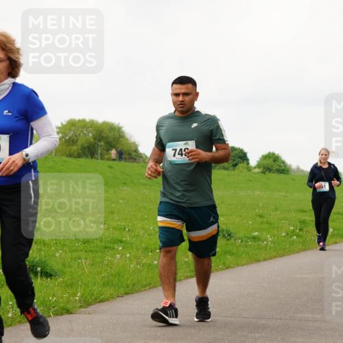 05.05.2024 - 7. Wedeler Halbmarathon Fuchs,  Jonas http://msf.ph/oto/6235232 05.05.2024 11:23:12 Laufen 500, 74, 118 meine-sportfotos.de