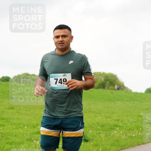 05.05.2024 - 7. Wedeler Halbmarathon Fuchs,  Jonas http://msf.ph/oto/6235239 05.05.2024 11:23:14 Laufen 749 meine-sportfotos.de