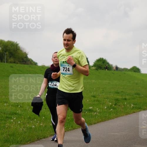 05.05.2024 - 7. Wedeler Halbmarathon Fuchs,  Jonas http://msf.ph/oto/6235519 05.05.2024 11:24:31 Laufen 779, 724, 123 meine-sportfotos.de