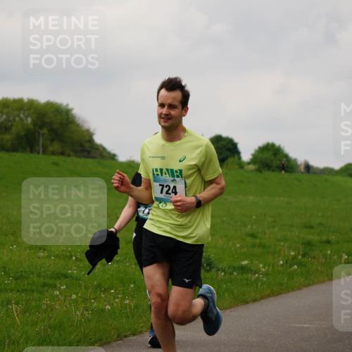 05.05.2024 - 7. Wedeler Halbmarathon Fuchs,  Jonas http://msf.ph/oto/6235520 05.05.2024 11:24:31 Laufen 724, 123 meine-sportfotos.de